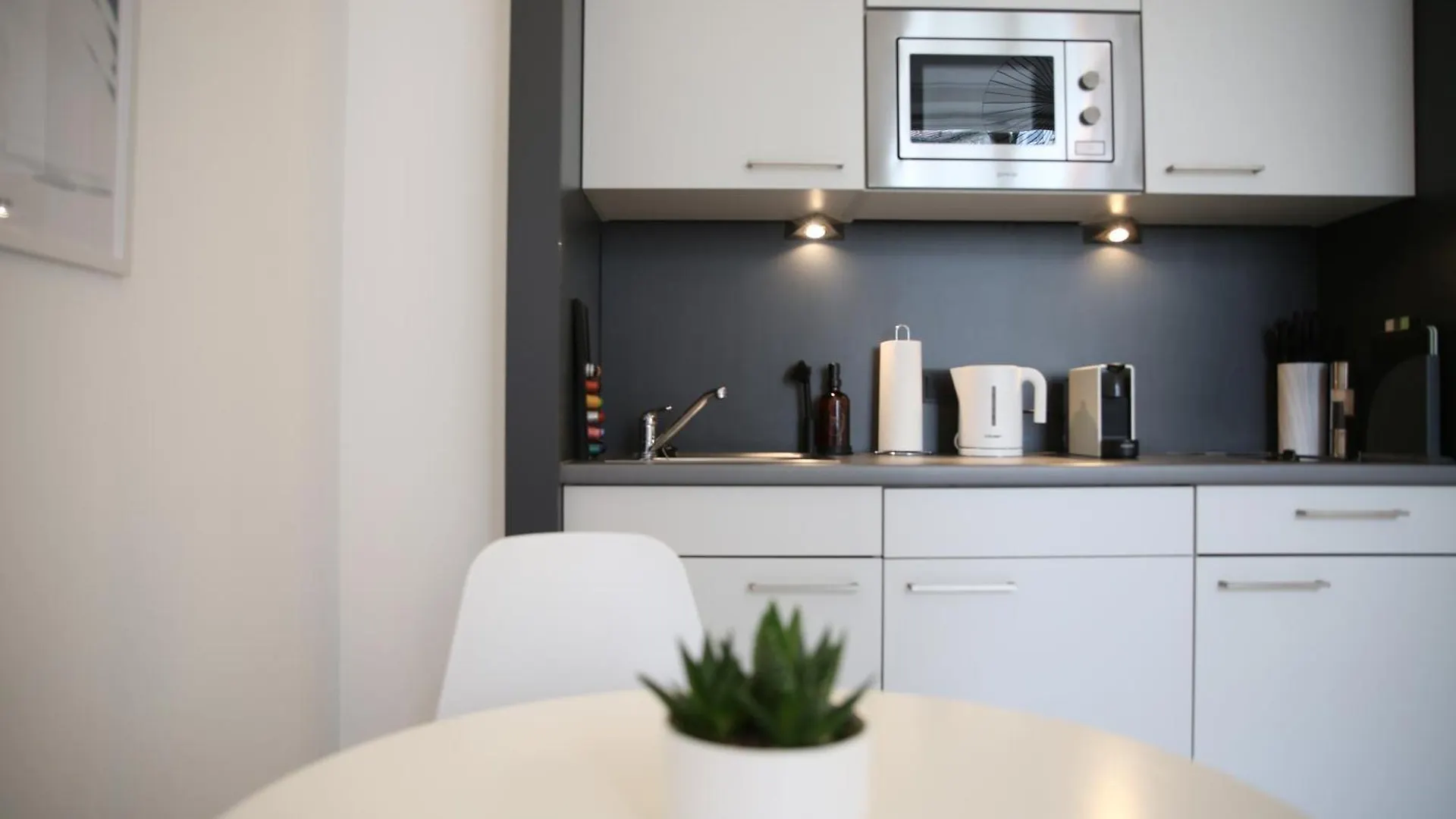 Meos 3 -Zentrum-Hofblick-Gym-Netflix Leipzig Apartment