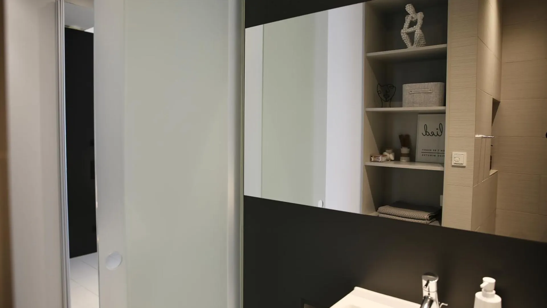 Meos 3 -Zentrum-Hofblick-Gym-Netflix Leipzig Apartment